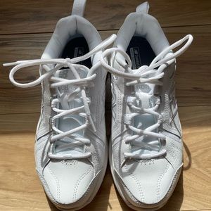 New Balance 608 V5 Cross Trainer dad shoes W size 8/ M size 6.5 2E (wide) white